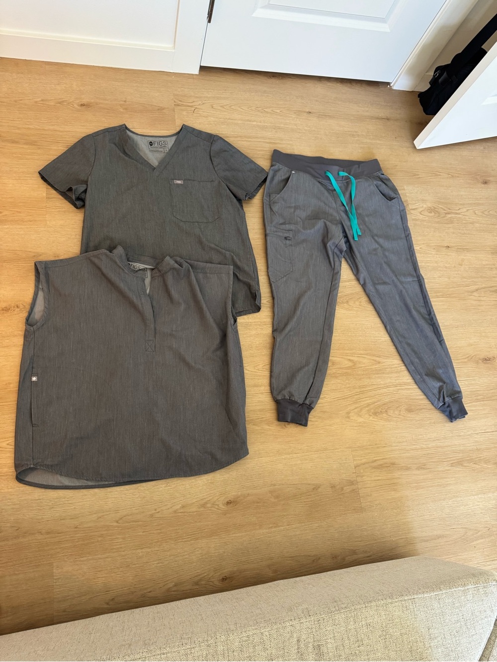 Graphite Women’s Zamora Jogger (m)Pants - Catrina Scrub top (L) Rafaela (M)
